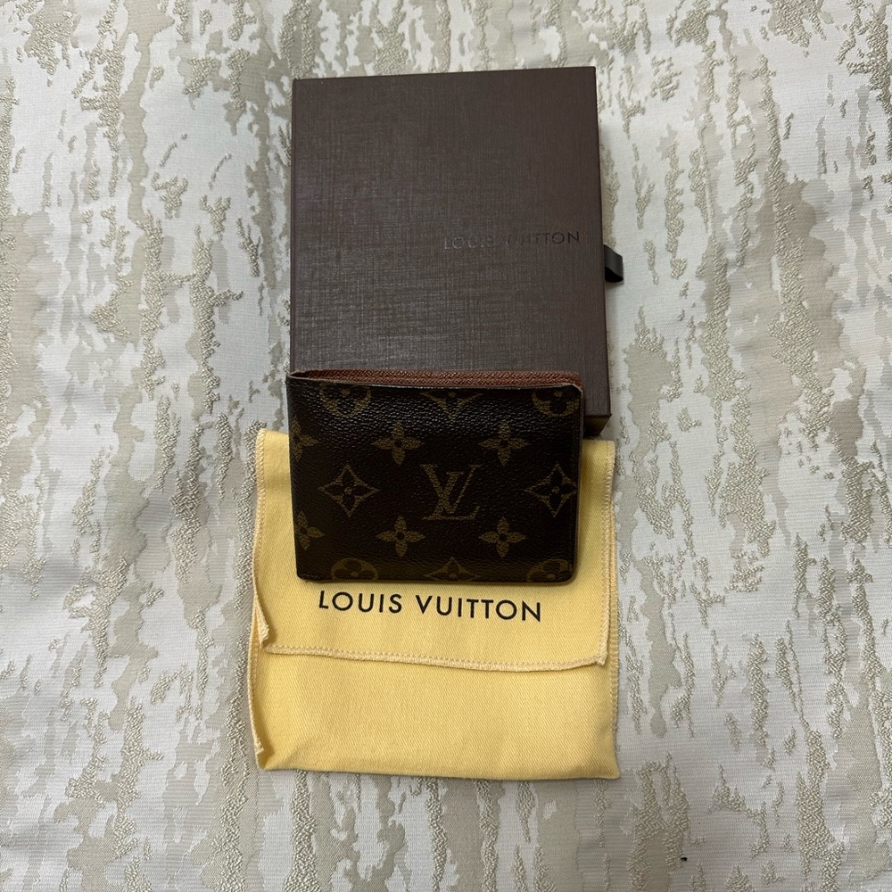 Used Men’s Louis Vuitton monogram wallet